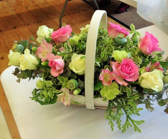 Flower arranging led by Lynne Spring 2019 - photo 6